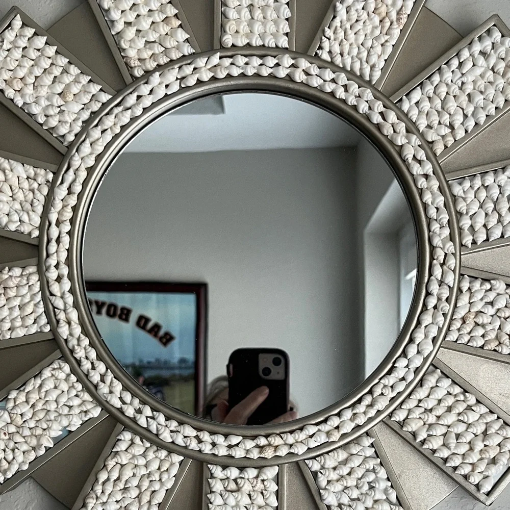 Elegant VTG Miniature Shell Adorned Sunburst Wall Mirror